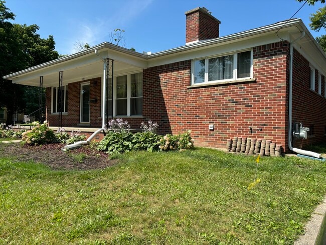 Building Photo - 2416 Medford Rd