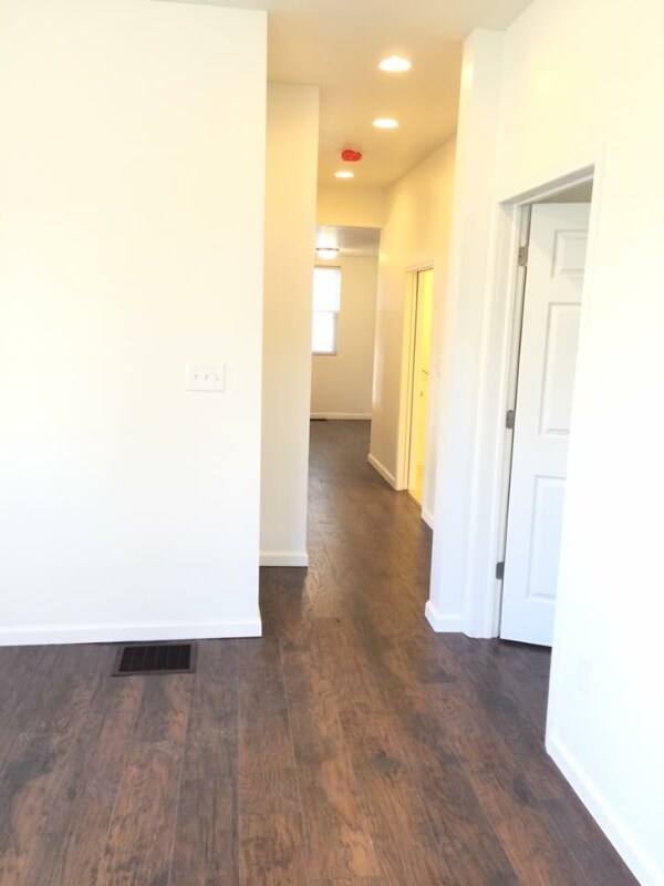 Photo - 102 N Gilfillan St