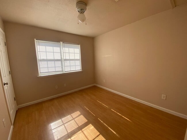 Photo - 1723 W Matthews Ave Apartment Unit B