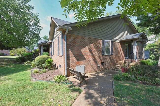 325 Autumn Chase Dr