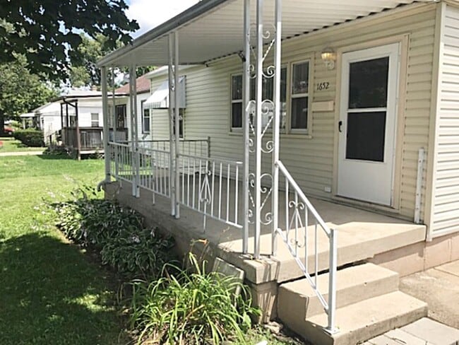 Photo - 1652 Humphrey Ave