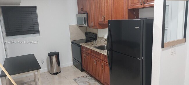 Photo - 250 SW 4th St Unit Rear