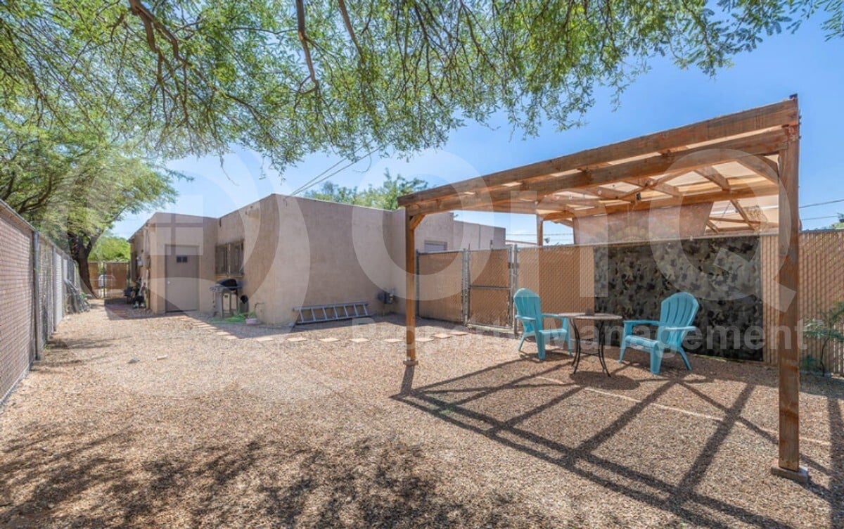 Photo - 333 E Adams St