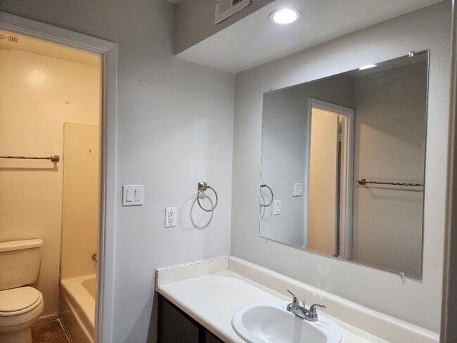 Photo - 2 bedroom 2 bath home in Villa De Paz golf community