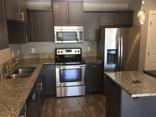 Photo - 5908 NE 71st Ct