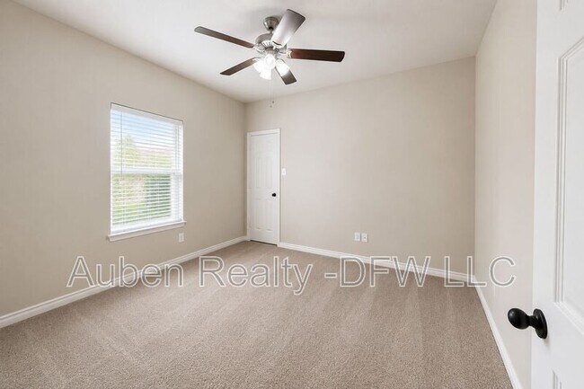 1426 Ravenwood Dr