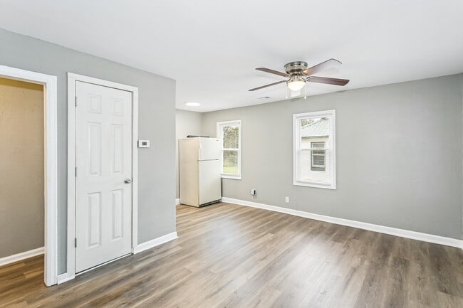 Photo - 2925 E Maplewood Dr