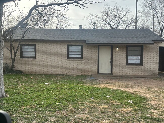 Building Photo - Three bedroom available now. Rental