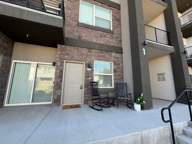Photo - FULLY FURNISHED ONE BEDROOM FOR RENT IN DESERT COLOR!