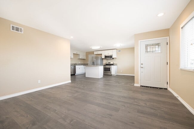 Photo - Single family home for rent 4bed/2bath! Mo...