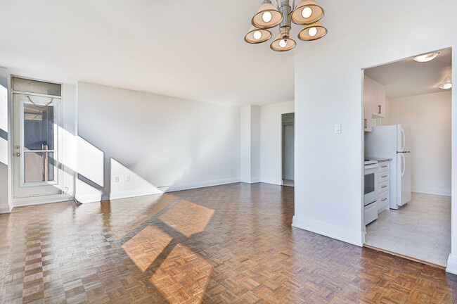 Building Photo - Attache North - 185 Unit 1807