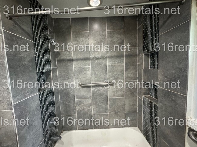 Photo - $1095 - 4 bed 2 bath - Single Family Home