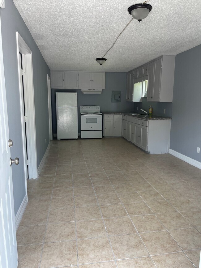 Photo - 9211 N Green River Dr Unit D