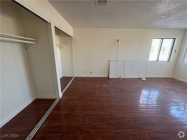 Building Photo - 5104 Del Rey Ave Rental