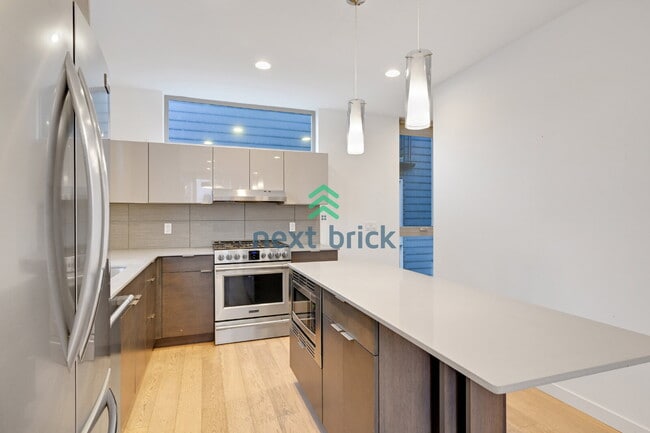 Photo - A beautiful 3 bed and 2 bathroom townhouse for rent Unit D