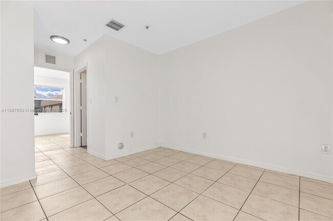 Photo - 520 SW 5th St Unit 204