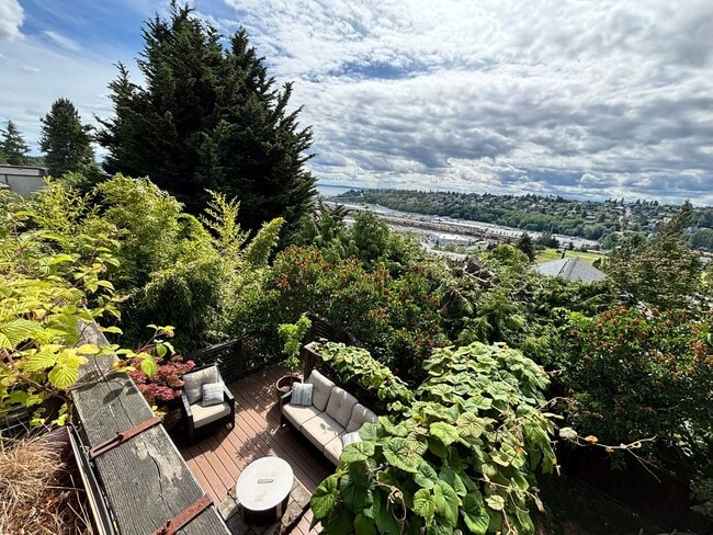 Photo - 4Bd/2.75Ba Seattle Home