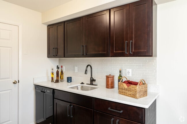 2BR 2BA 1035SF