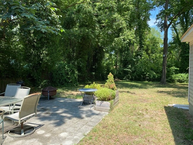 Photo - Great House in Oakdale Farms