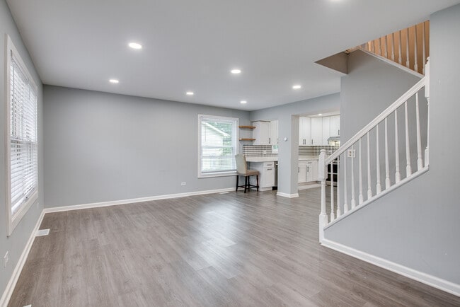 Photo - 3110 Winchester Ct E