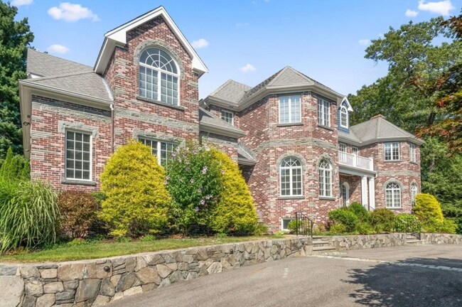 60 Forest Ave