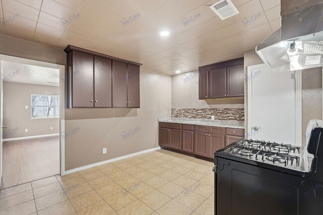 Photo - 3130 S Llewellyn Ave