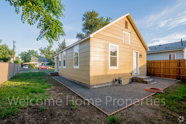 Building Photo - Small 2 Bedroom Home in Convenient Location