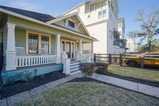 Photo - 312 W 20th St