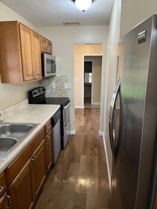2 bedroom / 2 bath available soon! - 2 bedroom / 2 bath available soon! Casa