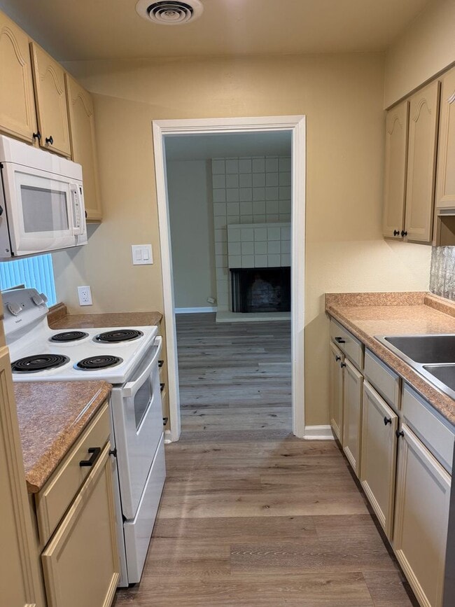 Photo - BEAUTIFULLY REMODELED 2 BEDROOM IN CARMICHAEL