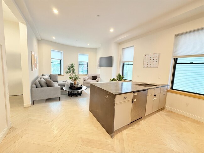 Photo - 182 Webster St Unit 1