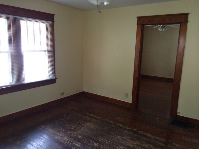 213 S Clark St Unit 1