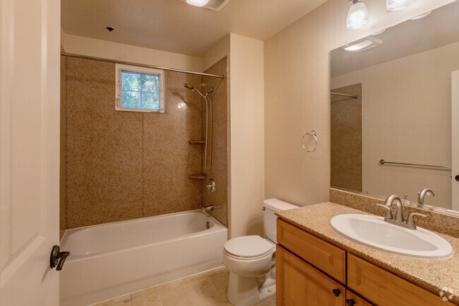 3BR, 2BA - 1425SF - Bathroom