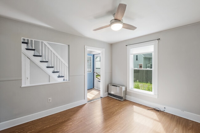 89 Pleasant St Unit B