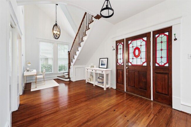 Photo - 208 E 12th St