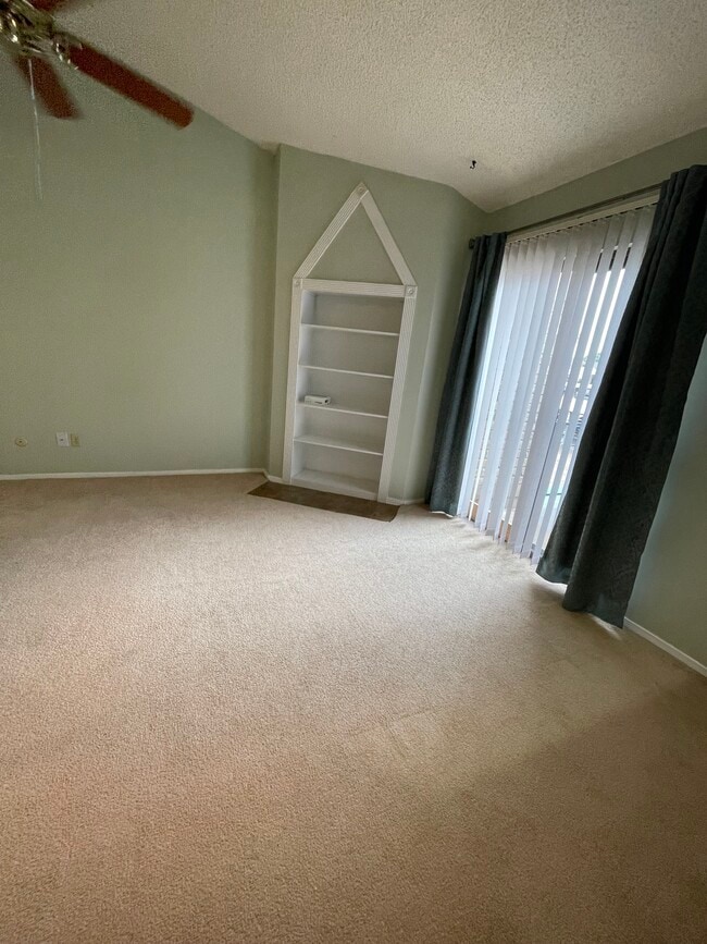 Living Room - 7024 N Holiday Dr Unit 7024