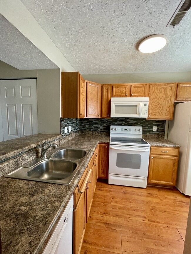 Photo - 1416 Tenbury Dr