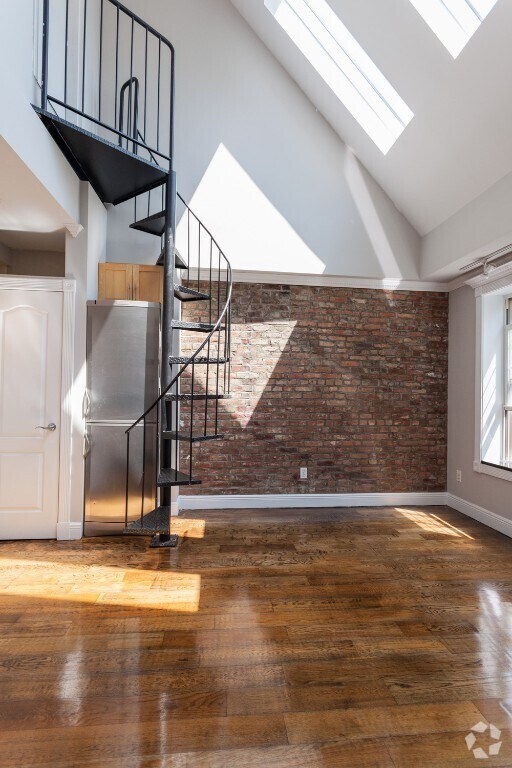 Building Photo - 350 W 21st St Rental