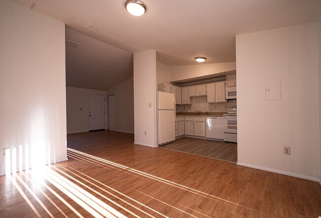 Photo - Ranch - 3 bedroom, 2bath Fenced yard