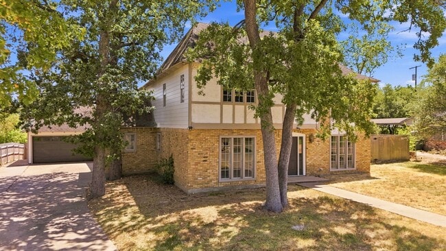 Photo - 2508 Memorial Dr