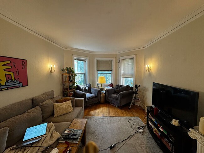 Building Photo - 3709 N Hoyne Ave Unit 3 Rental