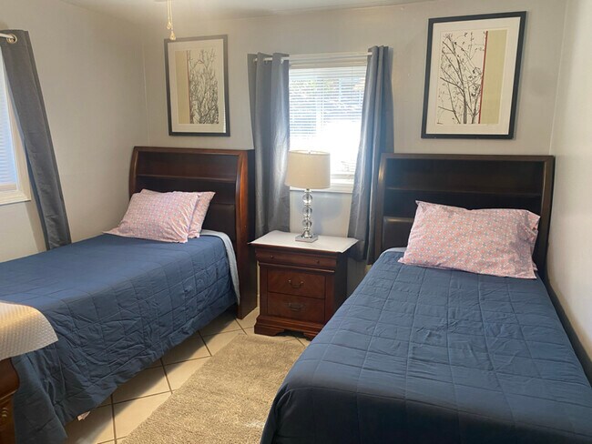 Photo - 810 Clarendon St Unidad Apt 4