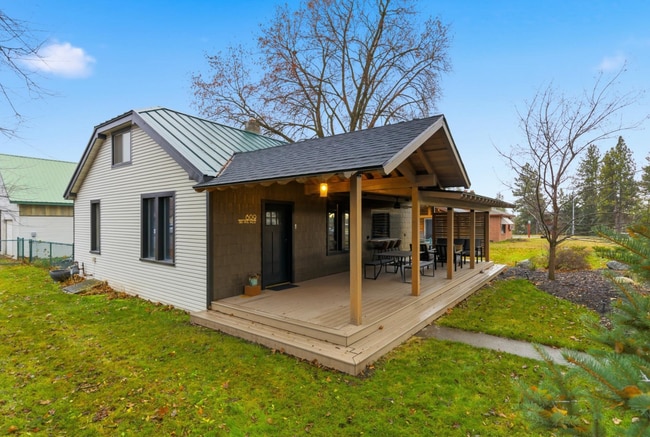 Photo - 809 3rd Ave W