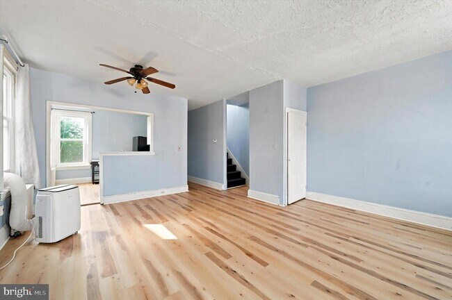 Photo - 204 Ripka St
