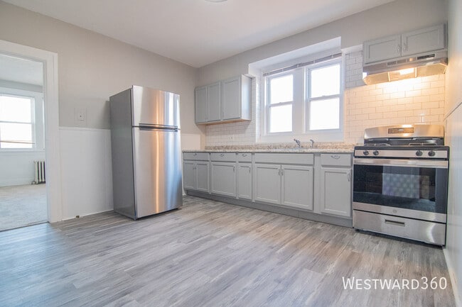 Building Photo - 1242 121st St Unit 2F