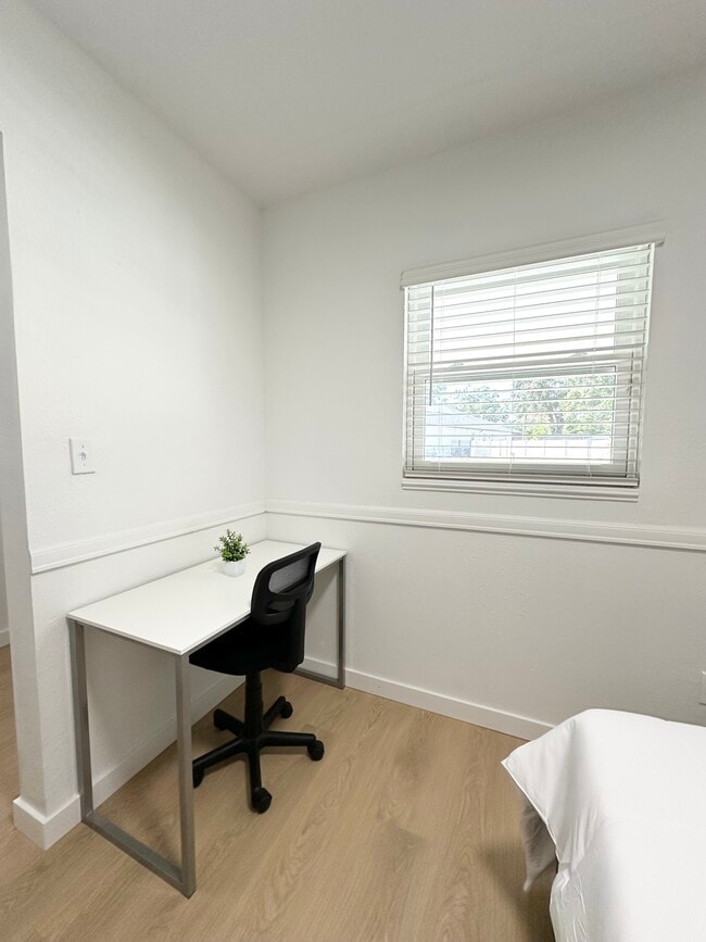 Photo - 4611 N Eddy Dr