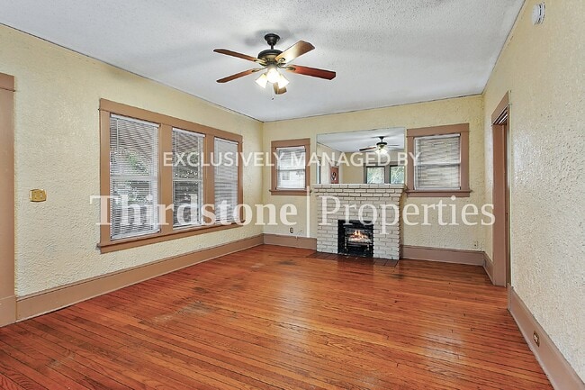 Photo - 7656 Laura St N