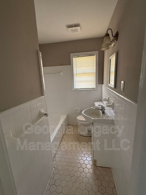 Photo - 468 Taylor St