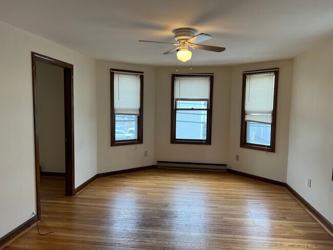 Photo - 1423 Gorham St