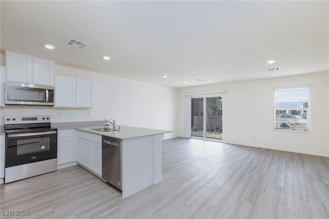 Building Photo - 6085 Lily Gdn St